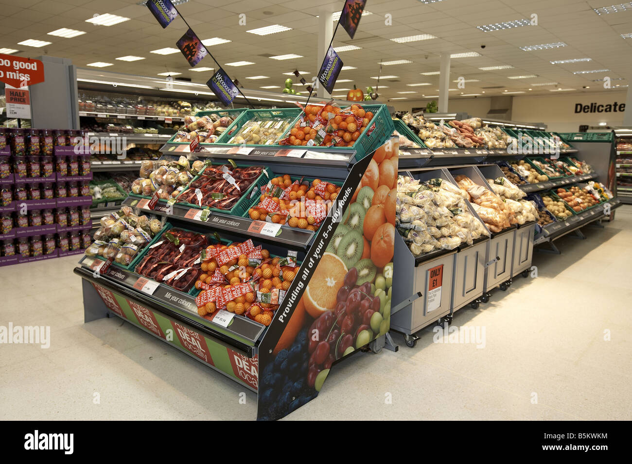 Les fruits et légumes au supermarché Banque D'Images