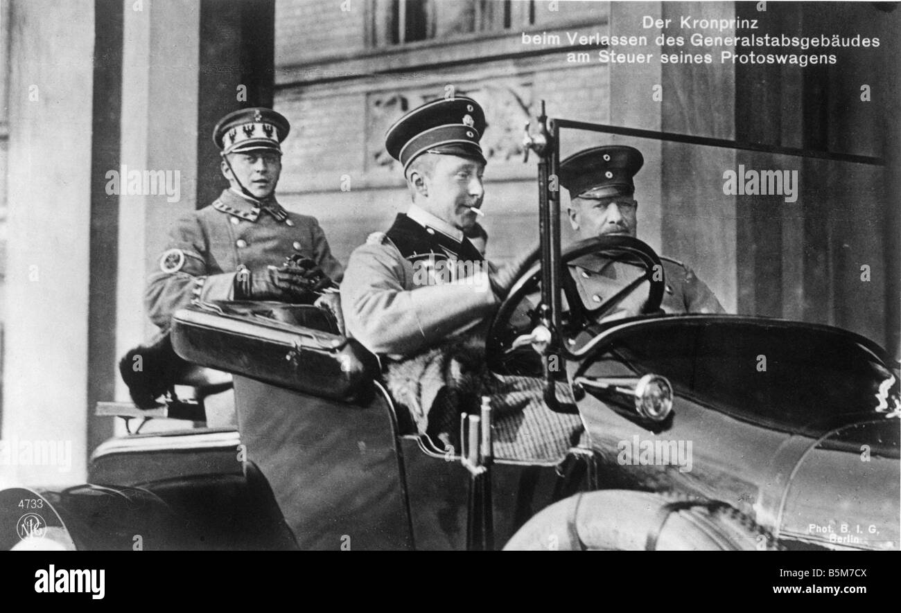 1 W265 F1914 30 E Le Prince Wilhelm, dans le siège du conducteur, le Prince Guillaume de Prusse et l'Empire allemand 1882 1951 Der Kron Banque D'Images