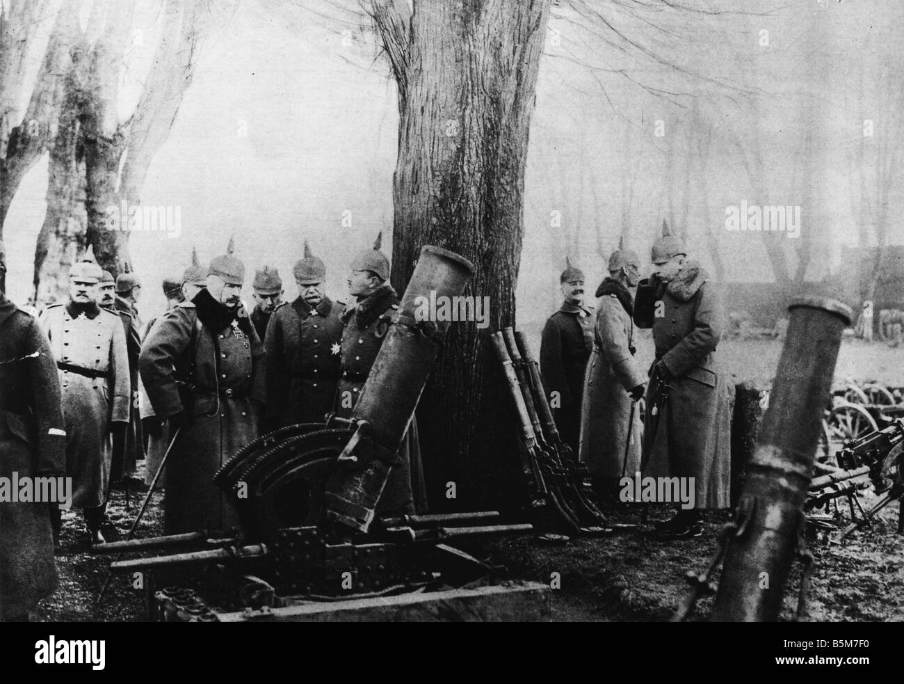 1 W46 F1917 26 F Guillaume II guerre inspecte loot c 1917 l'empereur allemand Guillaume II 1888 1918 1859 1941 Pendant la Première Guerre Mondiale 1914 18 e Banque D'Images