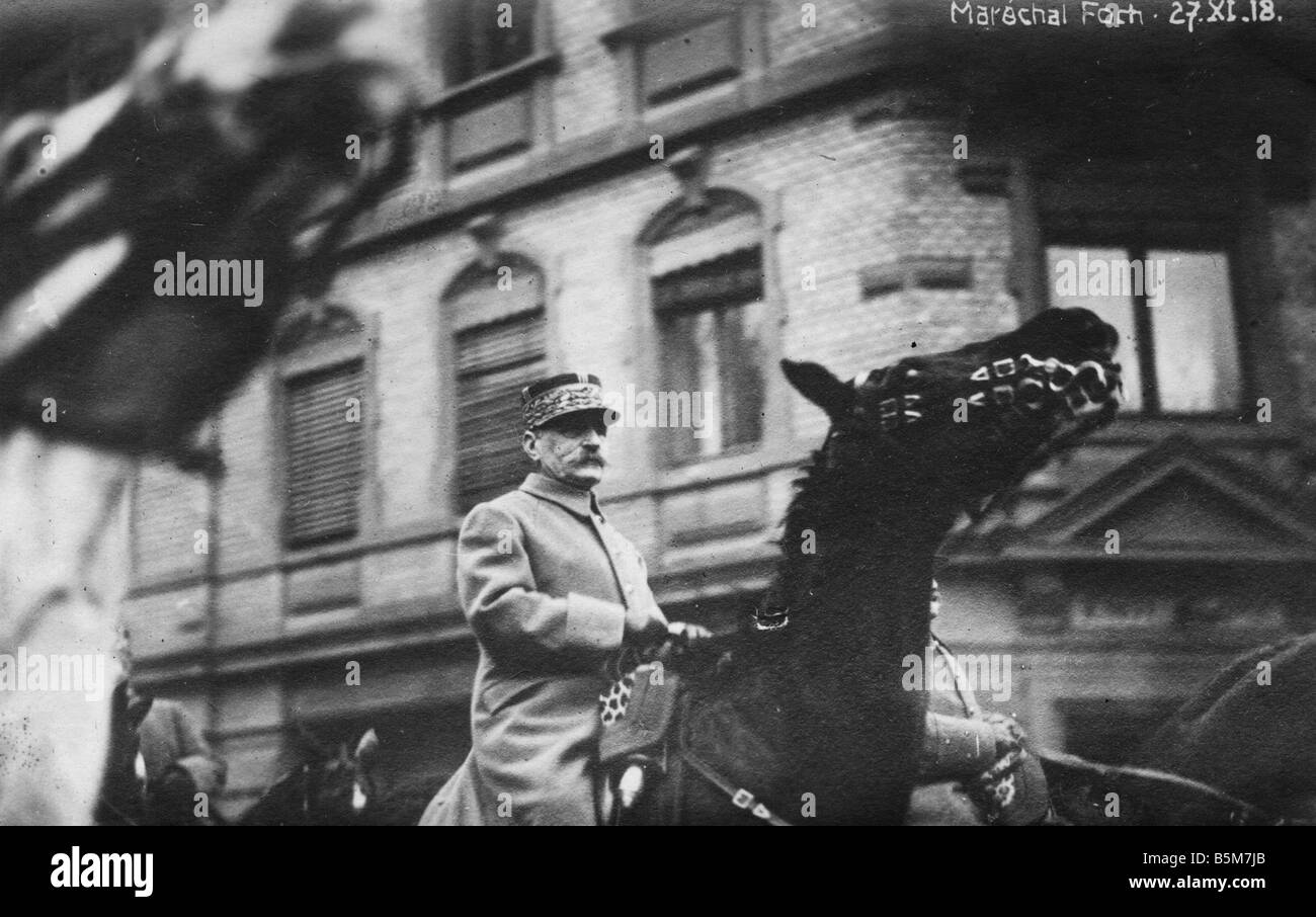 1FK 1102 F1918 11 f Le Maréchal Foch Metz 1918 Carte postale Photo Ferdinand Foch maréchal français 1917 chef d'état-major général le 19 mars Banque D'Images 1FK 1102 F1918 11 f Le Maréchal Foch Metz 1918 Carte postale Photo Ferdinand Foch maréchal français 1917 chef d'état-major général le 19 mars Banque D'Images