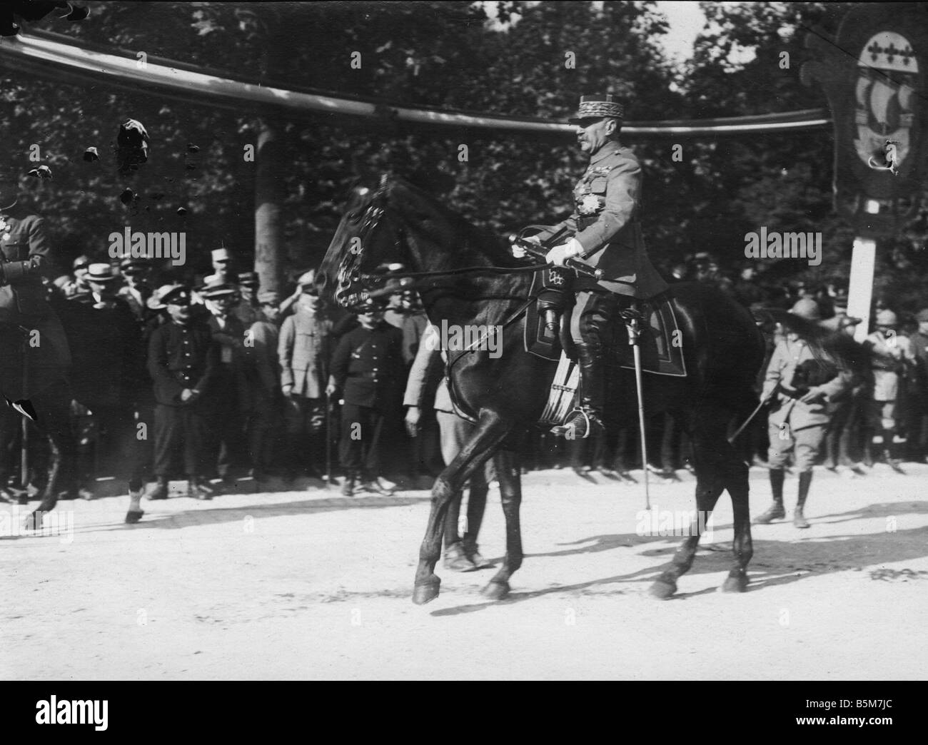 1FK 1102 F1919 1 E Maréchal Foch Paris Photo 1919 Ferdinand Foch Marshall Français 1917 Chef d'état-major général mars 1918 Allied Co Banque D'Images 1FK 1102 F1919 1 E Maréchal Foch Paris Photo 1919 Ferdinand Foch Marshall Français 1917 Chef d'état-major général mars 1918 Allied Co Banque D'Images