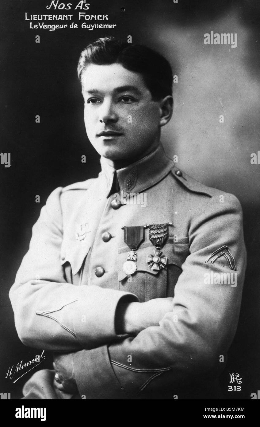 René Fonck Photo c 1915 René Fonck pilote de chasse français dans la PREMIÈRE GUERRE MONDIALE né en 1894 Saulcy sur Meurthe Portrait photo c 1915 Banque D'Images