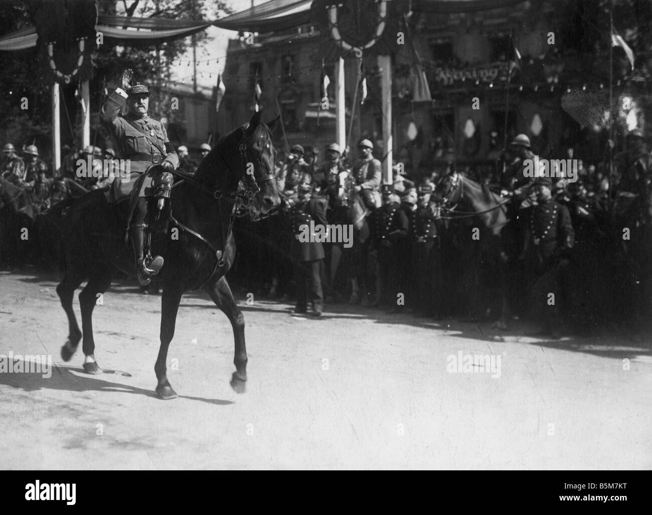 1FK 2522 F1919 E Edouard de Castelnau Castelnau 1919 Photo Edouard Vicomte de Curieres de C Général français Commandant suprême de Banque D'Images 1FK 2522 F1919 E Edouard de Castelnau Castelnau 1919 Photo Edouard Vicomte de Curieres de C Général français Commandant suprême de Banque D'Images