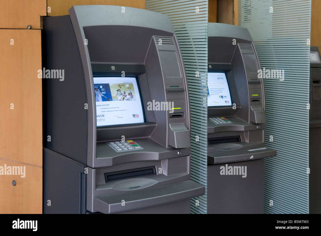 Guichet automatique de la National Societe Generale Bank - NSGB et Metro  Bank au Caire Egypte Photo Stock - Alamy