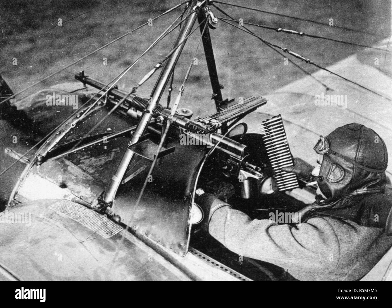 1FK 3216 F1917 E Jules Vedrines Photo Jules Vedrines pilote de chasse pilote Français 1881 1919 pilote de chasse de la PREMIÈRE GUERRE MONDIALE comme Vedrines loading Banque D'Images