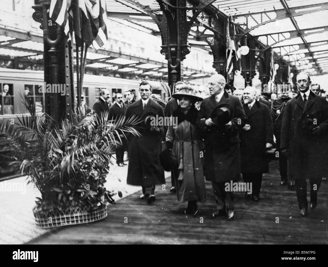 1US 187 F1918 12 E Président Wilson à Paris 1918 Thomas Woodrow Wilson, 28e président des États-Unis 1913 21 1856 1924 Fin de la guerre 1918 Prés Banque D'Images 1US 187 F1918 12 E Président Wilson à Paris 1918 Thomas Woodrow Wilson, 28e président des États-Unis 1913 21 1856 1924 Fin de la guerre 1918 Prés Banque D'Images