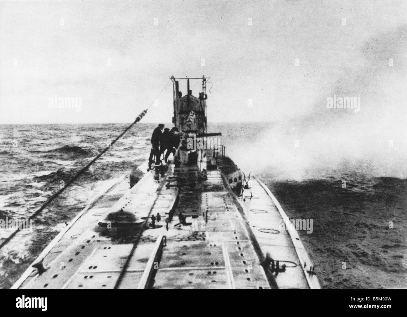 2 G55 M1 1915 4 E U Boat allemand s'attaquer à l'histoire de la première guerre mondiale première guerre mondiale guerre en mer après leur bateau a U , les membres de Banque D'Images
