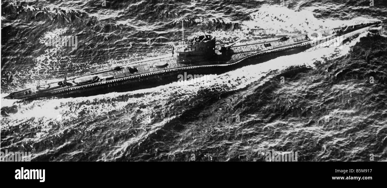 2 G55 M1 1917 photo aérienne de 11 U Voile Première Guerre mondiale Première Guerre mondiale Histoire guerre en mer une vue aérienne d'un allemand avec un bateau U 15cm Banque D'Images