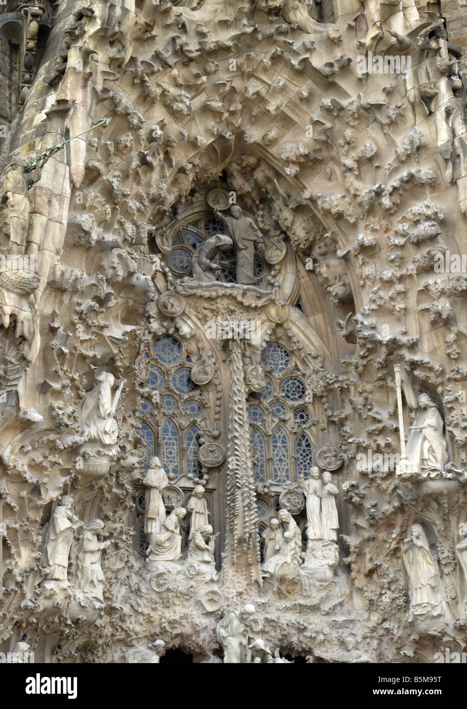 Inspiré de la nature de la pierre sculptée sur la façade de la nativité moderniste Gaudi et La Sagrada Familia, Barcelone, Espagne Banque D'Images