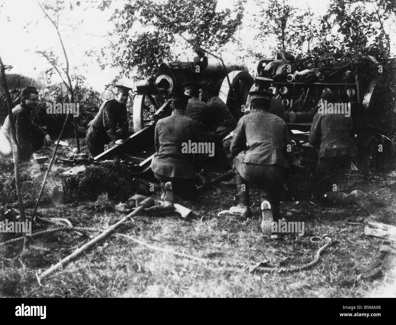 La Première Guerre mondiale English Photo le canon des fusils armes militaires Première Guerre mondiale, un canon de campagne anglaise en position Photo no date c 1915 Banque D'Images