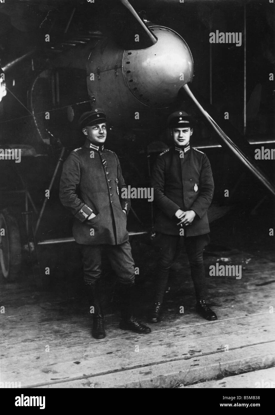 2 M75 L1 1918 2 avion de chasse allemand mendier de l'équipage militaire 1918 Luftwaffe allemande Première Guerre Mondiale 1914 18 avion de chasse allemand je l'équipage Banque D'Images