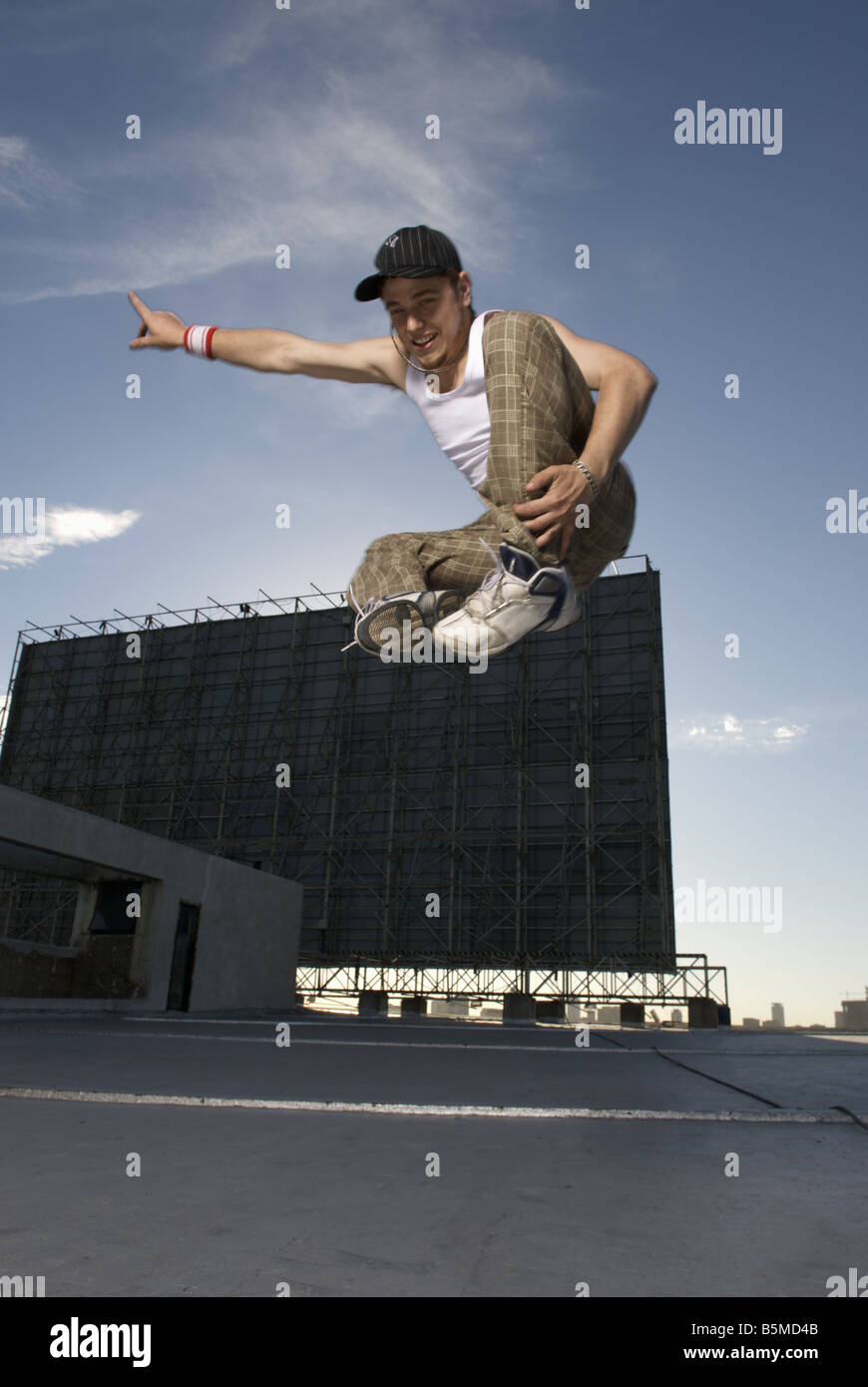 Une pause-danseur sur un toit Banque D'Images