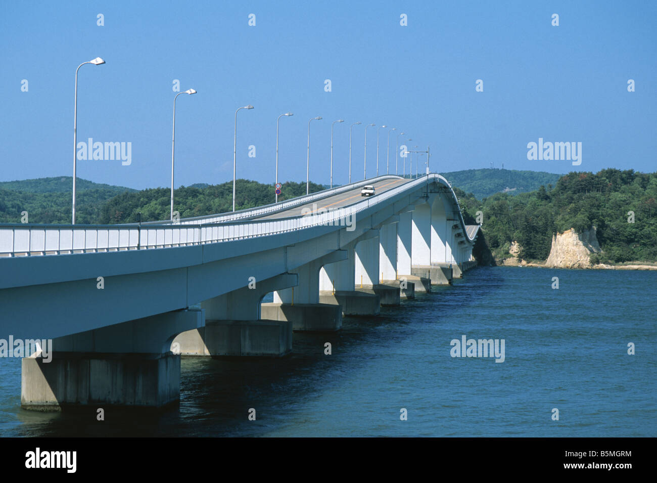 Pont reliant le continent à l'île de Noto dans la préfecture d'Ishikawa au Japon Banque D'Images