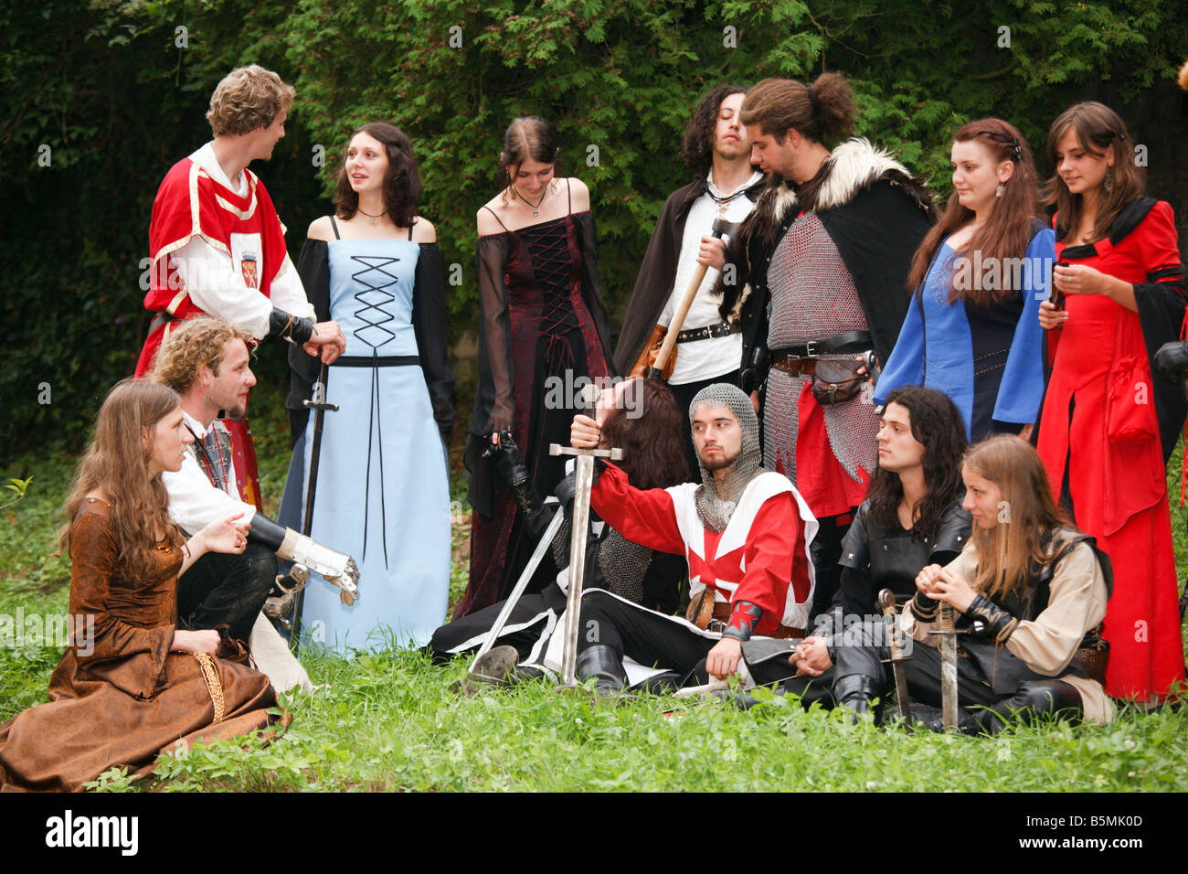 L'âge moyen des performances d'acteurs au festival d'été de Sighisoara, Transylvanie, Roumanie Banque D'Images