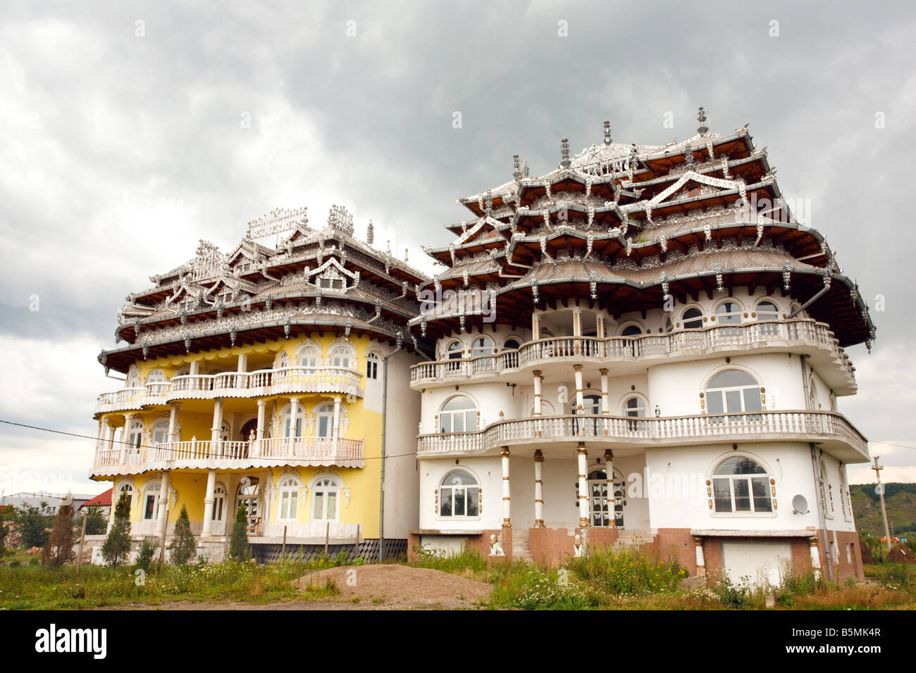 Maison près de tsiganes riches Baia Mare, Transylvanie, Roumanie Banque D'Images