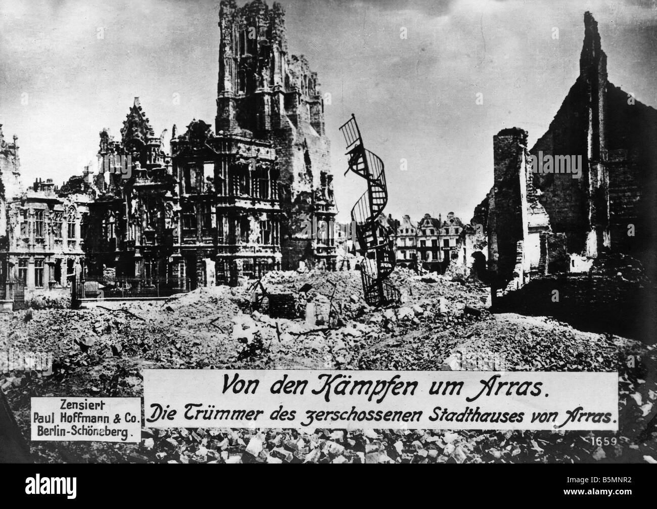 5FK A26 G1 1918 E Arras ville détruite Chambre WW I 1918 Dep Arras Pas de Calais France Maison de village les ruines de la maison de ville de Banque D'Images