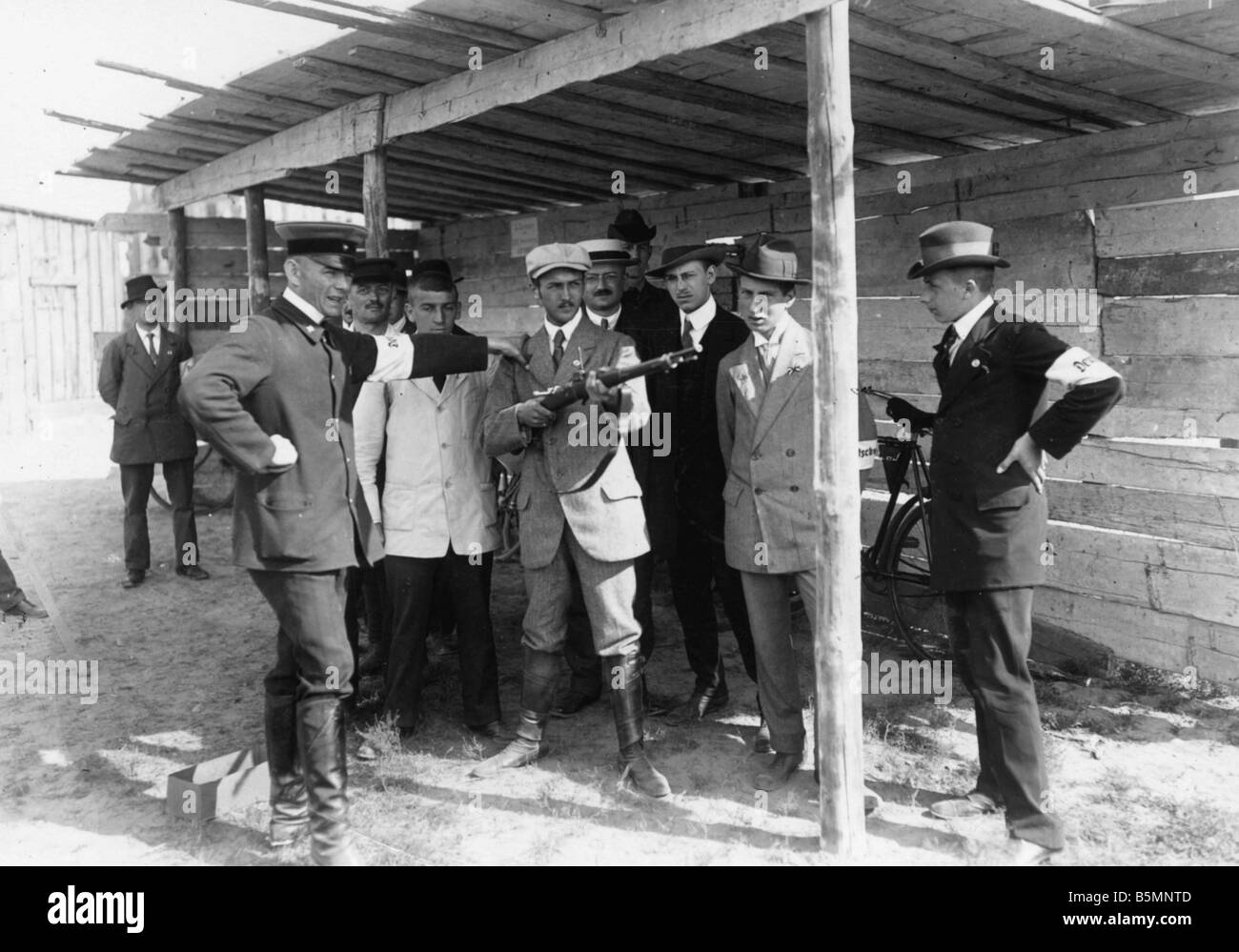 Les volontaires de guerre Berlin 1914 Première Guerre Mondiale 1914 Guerre de 1918 Les bénévoles sont formés à Berlin Photo accueille dignement 1914 Haeckel Otto Banque D'Images