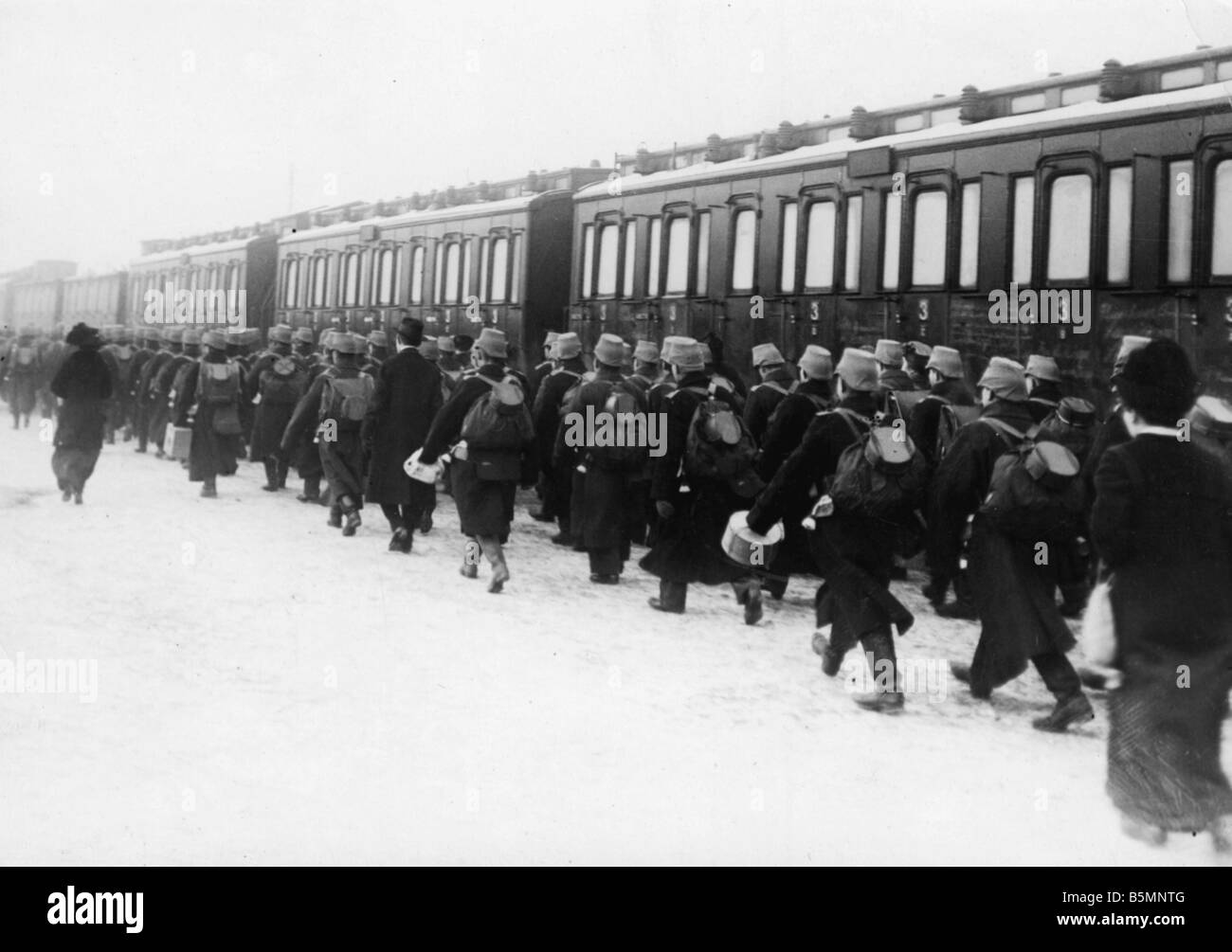 8 1914 0 0 A4 1 la première guerre mondiale, Transport de troupes 1914 Première Guerre mondiale Transport de troupes sur un chemin de fer de Berlin départ de la conscr Banque D'Images