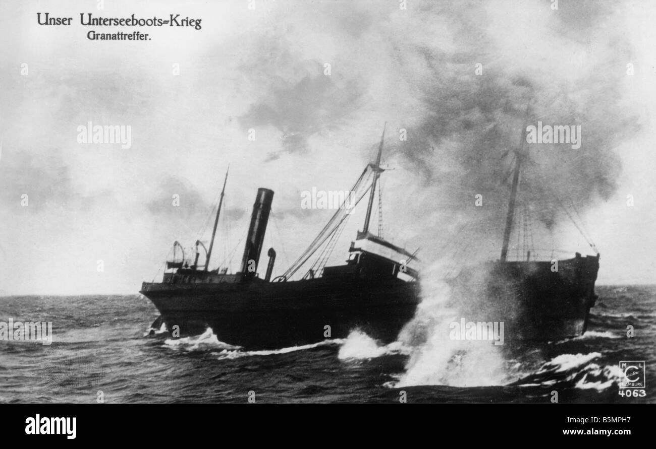9 1916 0 0 A1 1 e Guerre Mondiale 1 Naval war 1916 World War 1 Naval war Granade attaque sur un navire de charge Photo 1916 Banque D'Images