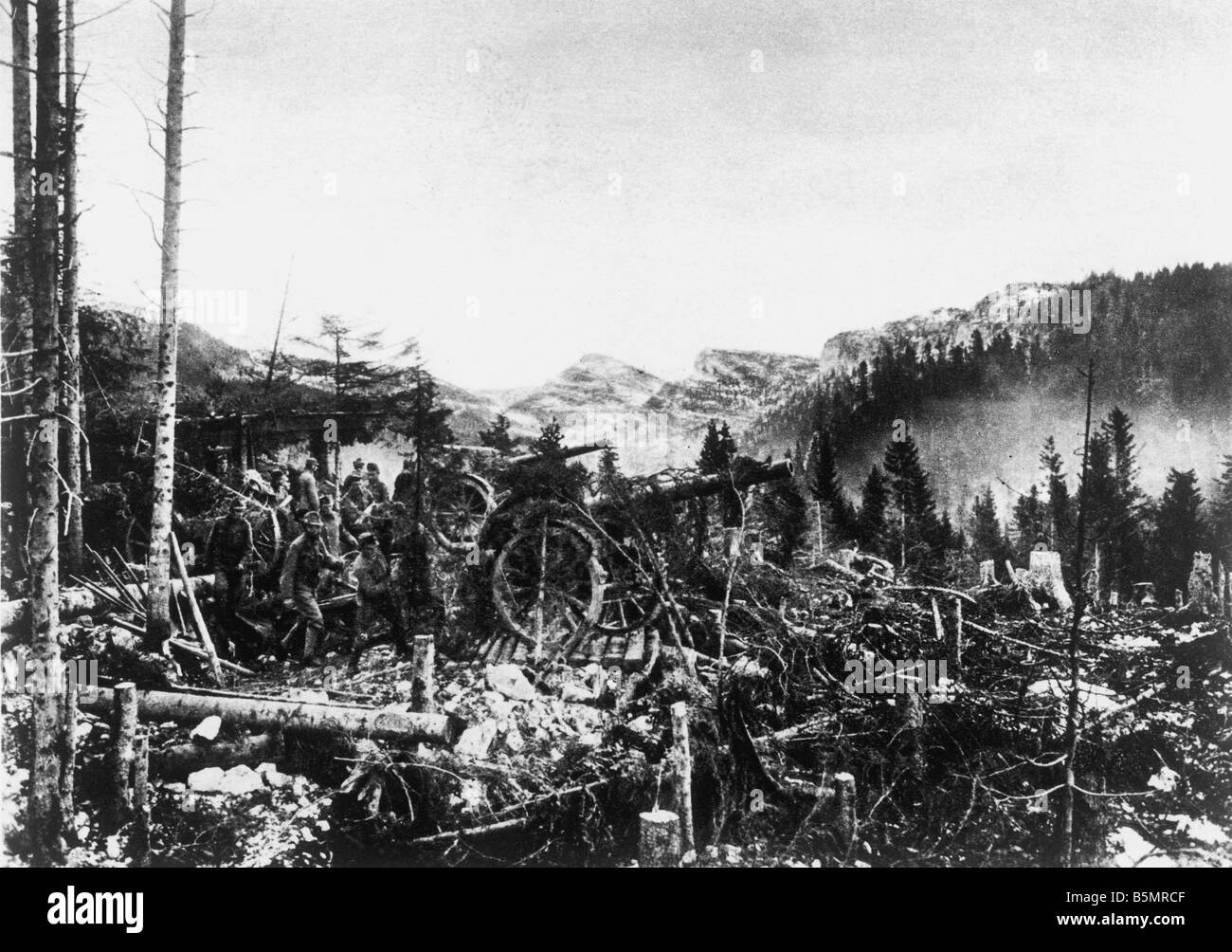 9 1917 100 A1 4 e position à Afagio batterie Austr 1917 World War 1 1914 18 attaque de secours G emand et Autrichiens en Italie Bat Banque D'Images