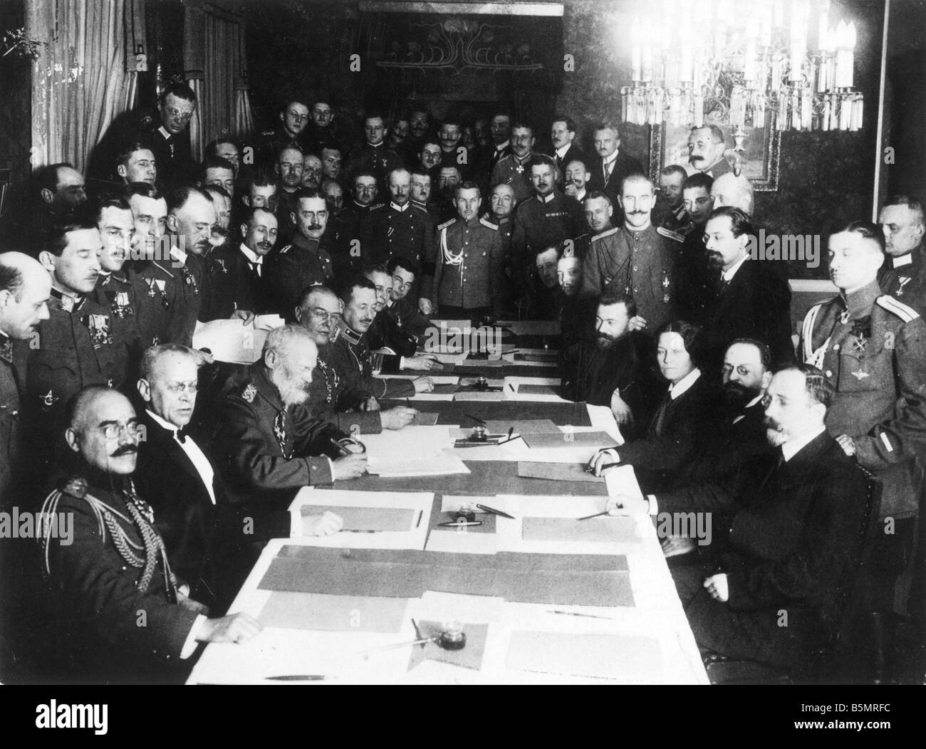 9 1917 1215 A1 111 signes Prince Leopold Brest Litowsk World War 1 1914 18 Russian German armistice du 15 décembre Brest Litowsk Banque D'Images