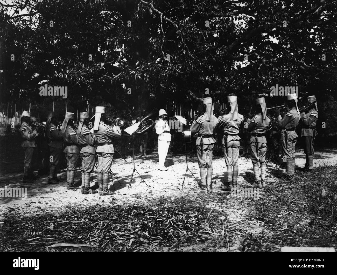 Photo de groupe militaire Askari La Première Guerre mondiale La guerre dans les colonies l'Afrique orientale allemande aujourd'Askari Tanzanie Photo bande militaire Banque D'Images