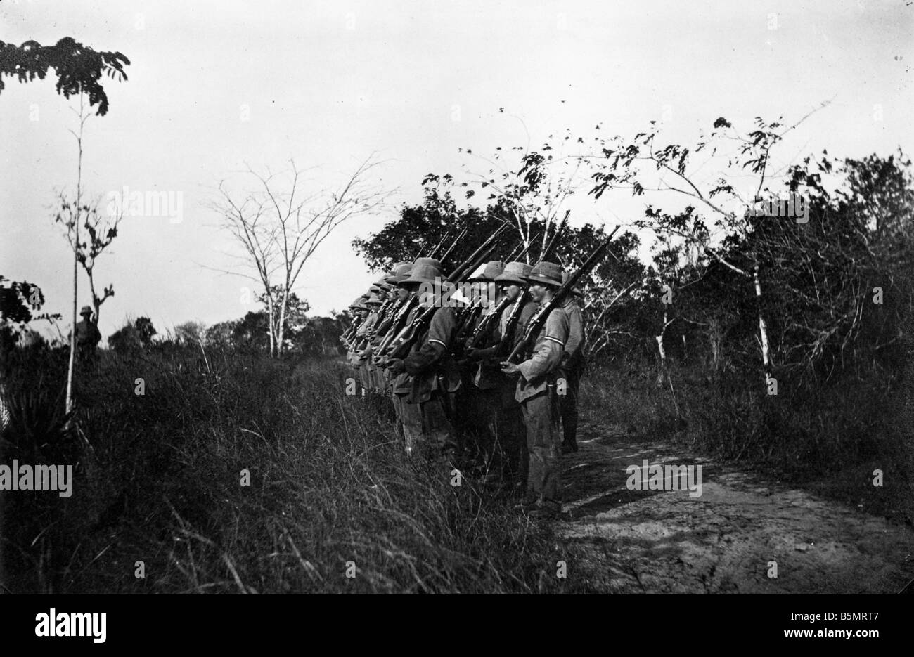 9AF 1914 0 0 A1 8 Exercice sur le terrain de l'Est allemande de la première guerre mondiale troupes af 1 Guerre dans les colonies l'Afrique orientale allemande maintenant Tanzanie Domaine Banque D'Images
