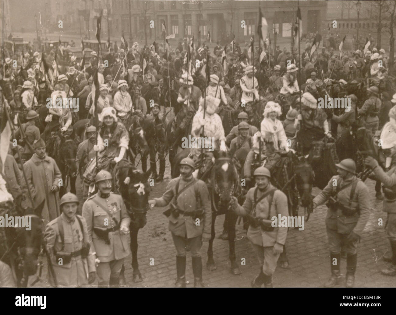 9FK 1918 120 A1 E Metz 1918 Défilé de la libération de la Seconde Guerre mondiale 1 1914 18 Fin de la guerre Metz Décembre 1918 Après le 11e de ce amisti Banque D'Images 9FK 1918 120 A1 E Metz 1918 Défilé de la libération de la Seconde Guerre mondiale 1 1914 18 Fin de la guerre Metz Décembre 1918 Après le 11e de ce amisti Banque D'Images