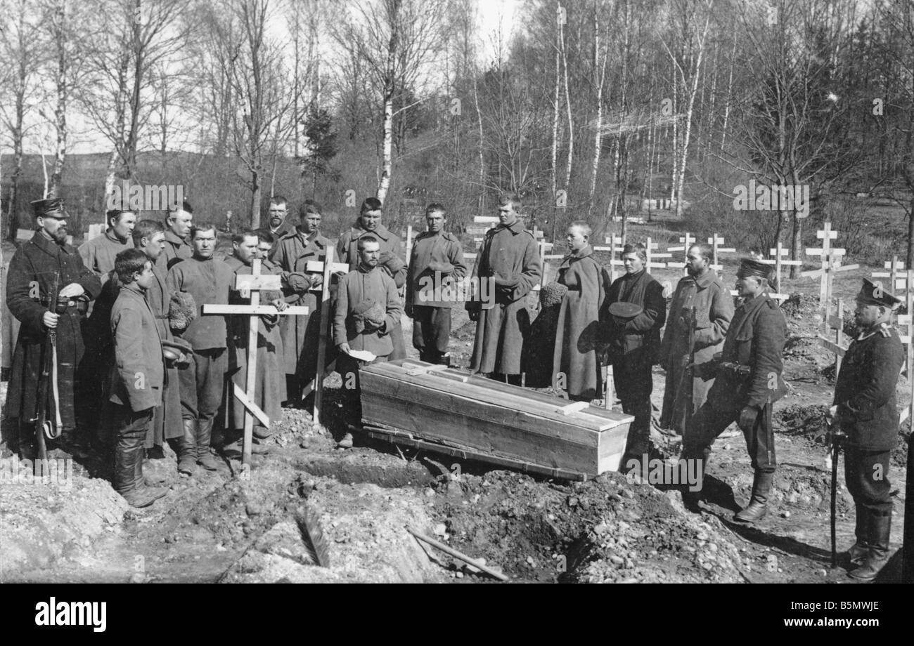 9ème 1916 0 0 A5 inhumation dans un des soldats russes cemet 1916 World War 1 1914 18 Empire russe inhumation dans un cimetière militaire russe je Banque D'Images