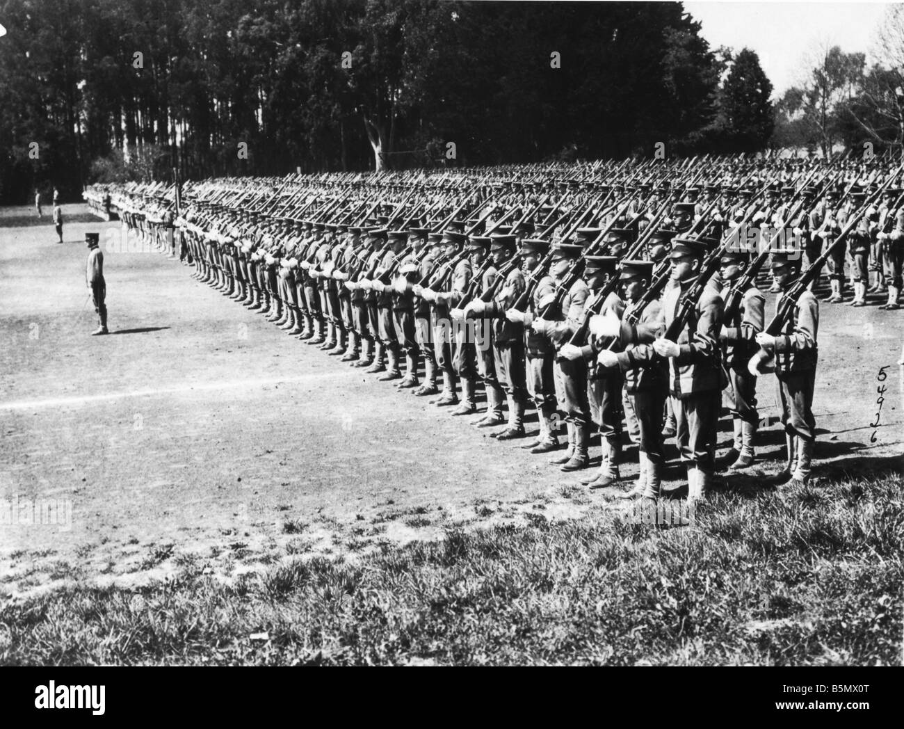 9US 191700 A3-nous entre dans la guerre 1917 de l'unité universitaire de la Première Guerre Mondiale US entrée en guerre 1917 Déclaration de guerre à l'Allemagne le 6 191 4 Banque D'Images