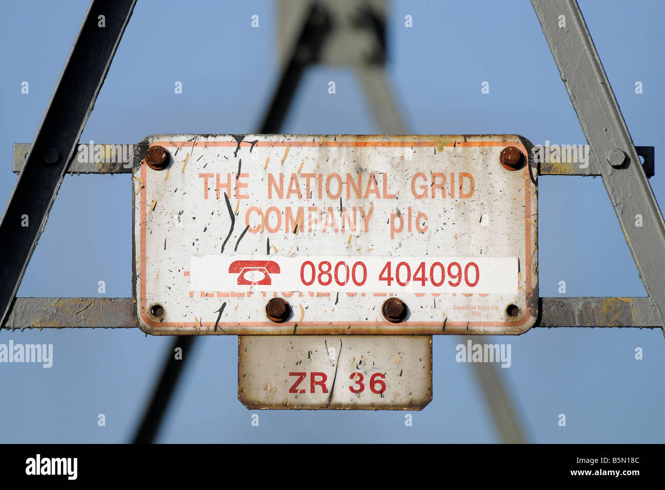 National Grid signe sur un pylône d'électricité Rainham Marshes 1211 Crédit 08 Garry Bowden Banque D'Images