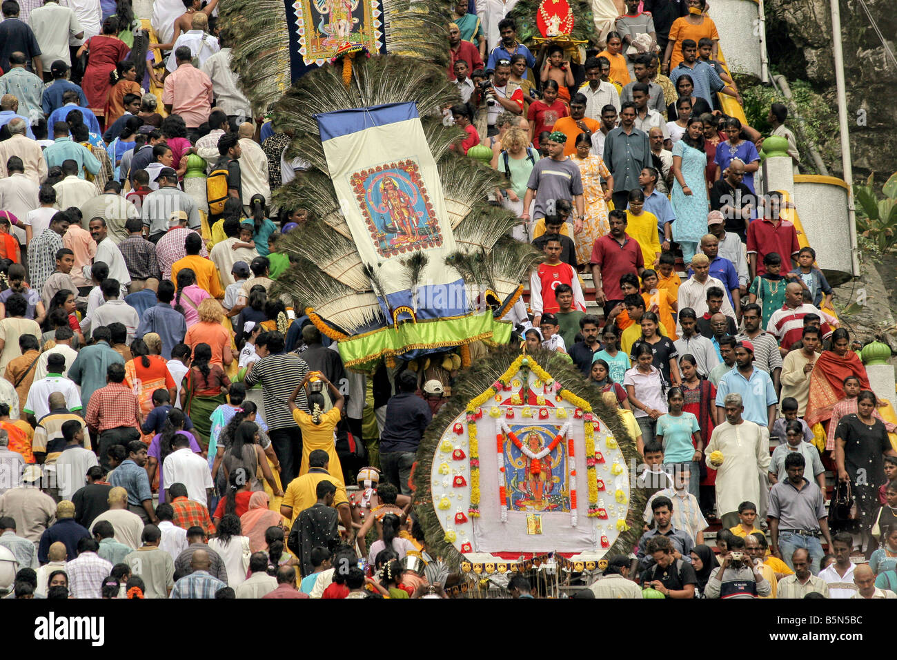 Foule dense à thaipusam fête hindoue, les grottes de Batu, Malaisie Banque D'Images Foule dense à thaipusam fête hindoue, les grottes de Batu, Malaisie Banque D'Images