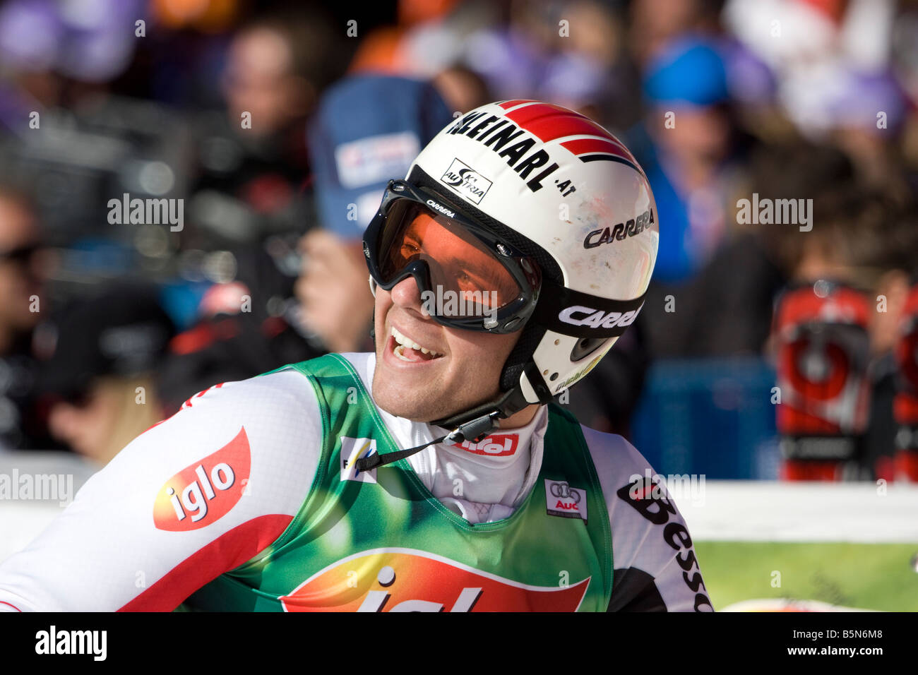 Sölden AUTRICHE OCT 26 forrunner dans la course de slalom géant hommes à la Rettenbach Glacier Banque D'Images