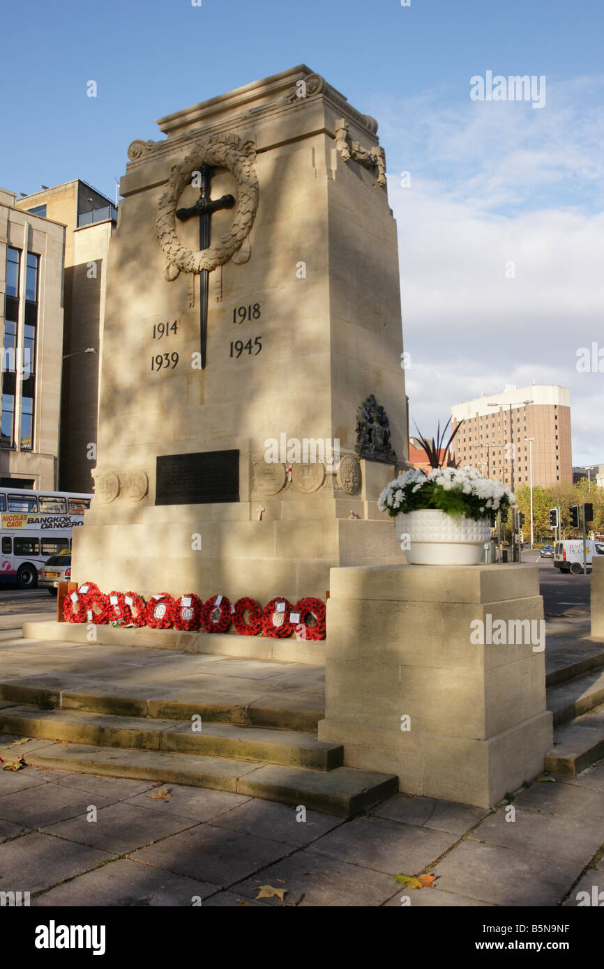 Le monument commémoratif de guerre dans le centre-ville de Bristol. Banque D'Images