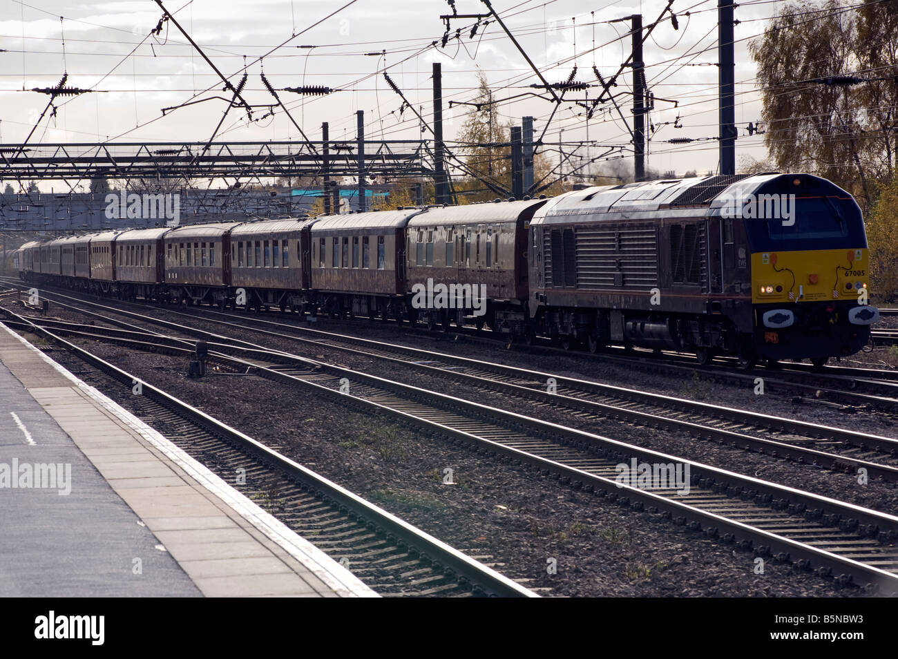 67005 train Pullman en tirant à la gare de Doncaster, 'Sud' Yorkshire Angleterre 'Grande-bretagne' 'Royaume-Uni' Banque D'Images