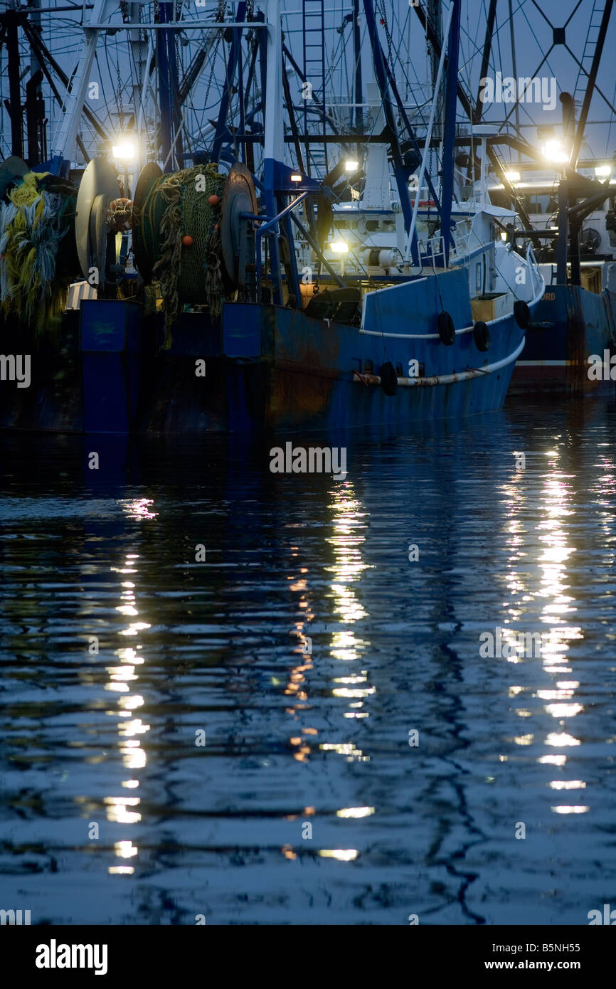 Mer des bateaux de pêche à leur quai de New Bedford Massachusetts USA Banque D'Images