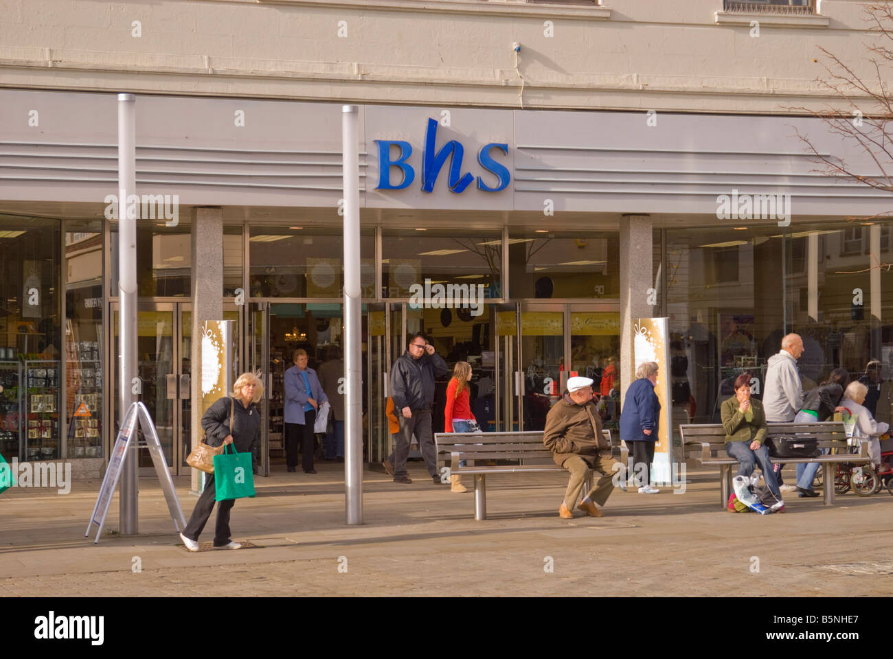 British Home Stores bhs shop avec les consommateurs en passant devant à Lowestoft, Suffolk, UK Banque D'Images