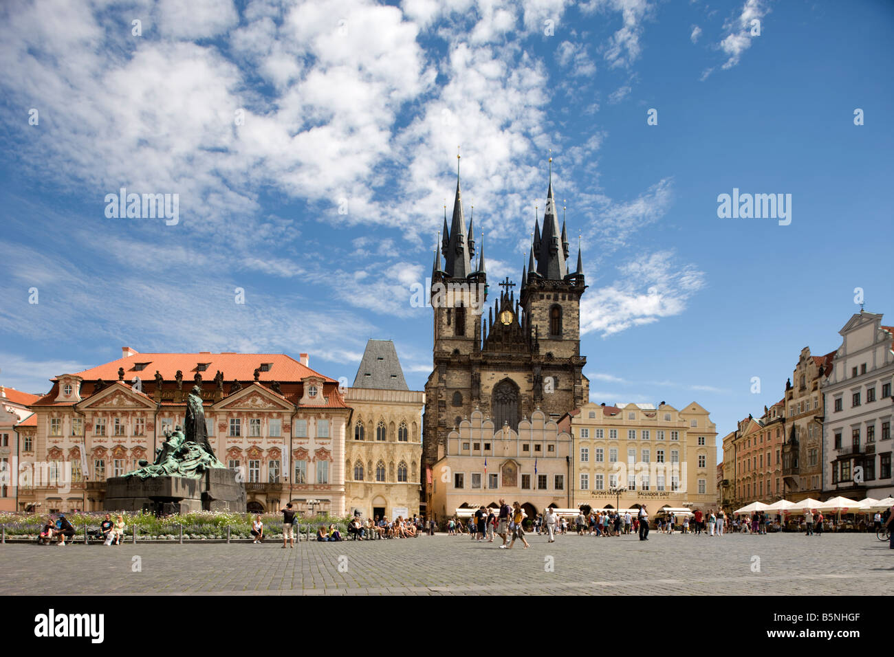 L'église de Tyn Old Town Square Staromestske namesti PRAGUE PRAHA RÉPUBLIQUE TCHÈQUE Banque D'Images