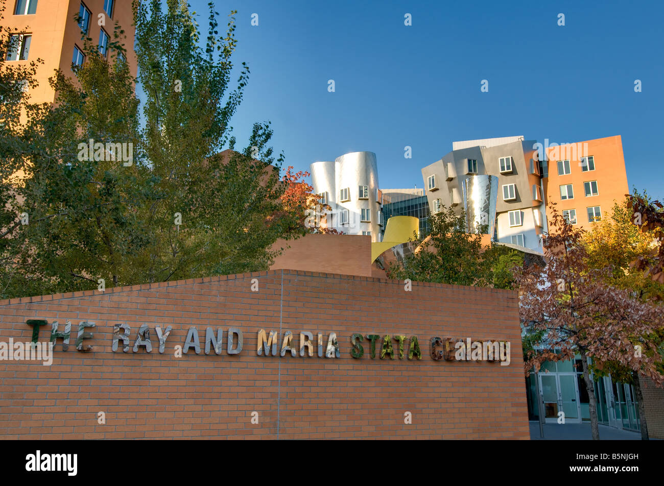 Une dynamique élevée vue de Frank Gehry s Ray et Maria Stata center sur le campus de l'Institut de Technologie du Massachusetts dans la came Banque D'Images