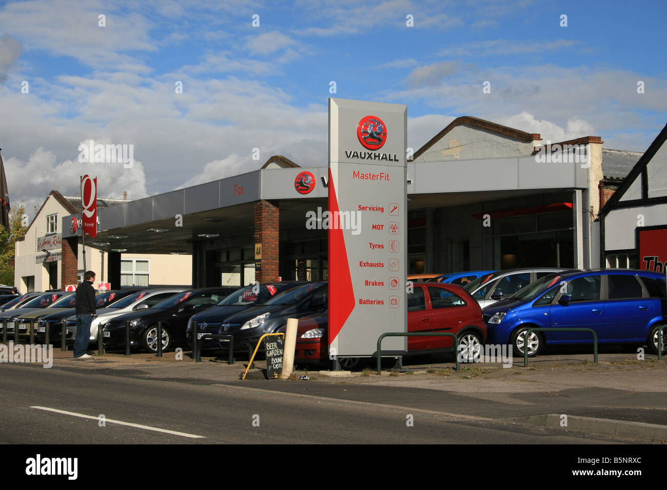 Ventes de voitures. Concessionnaire Opel. Banque D'Images