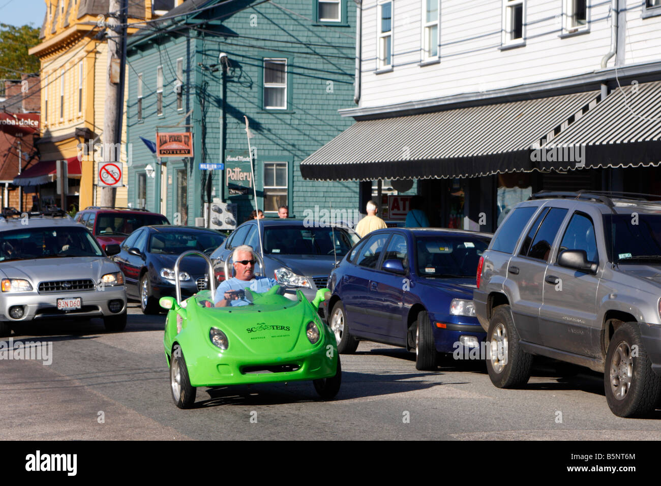 Scooter sur Thames Street à Newport, Rhode Island Banque D'Images