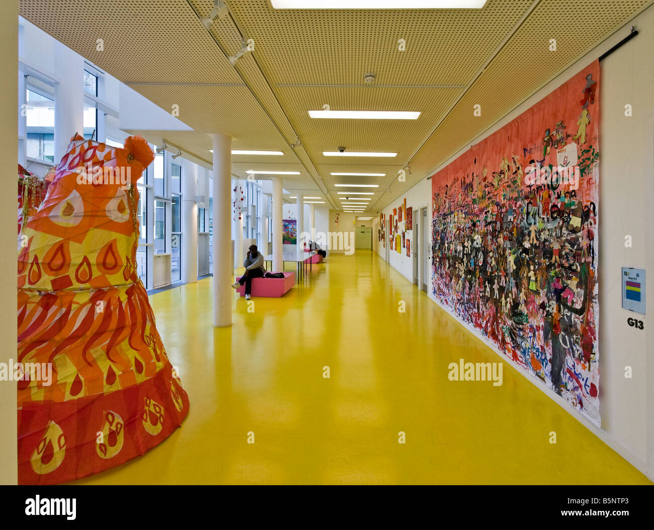 Bibliothèque et Centre d'apprentissage qui aboient dans East London Banque D'Images