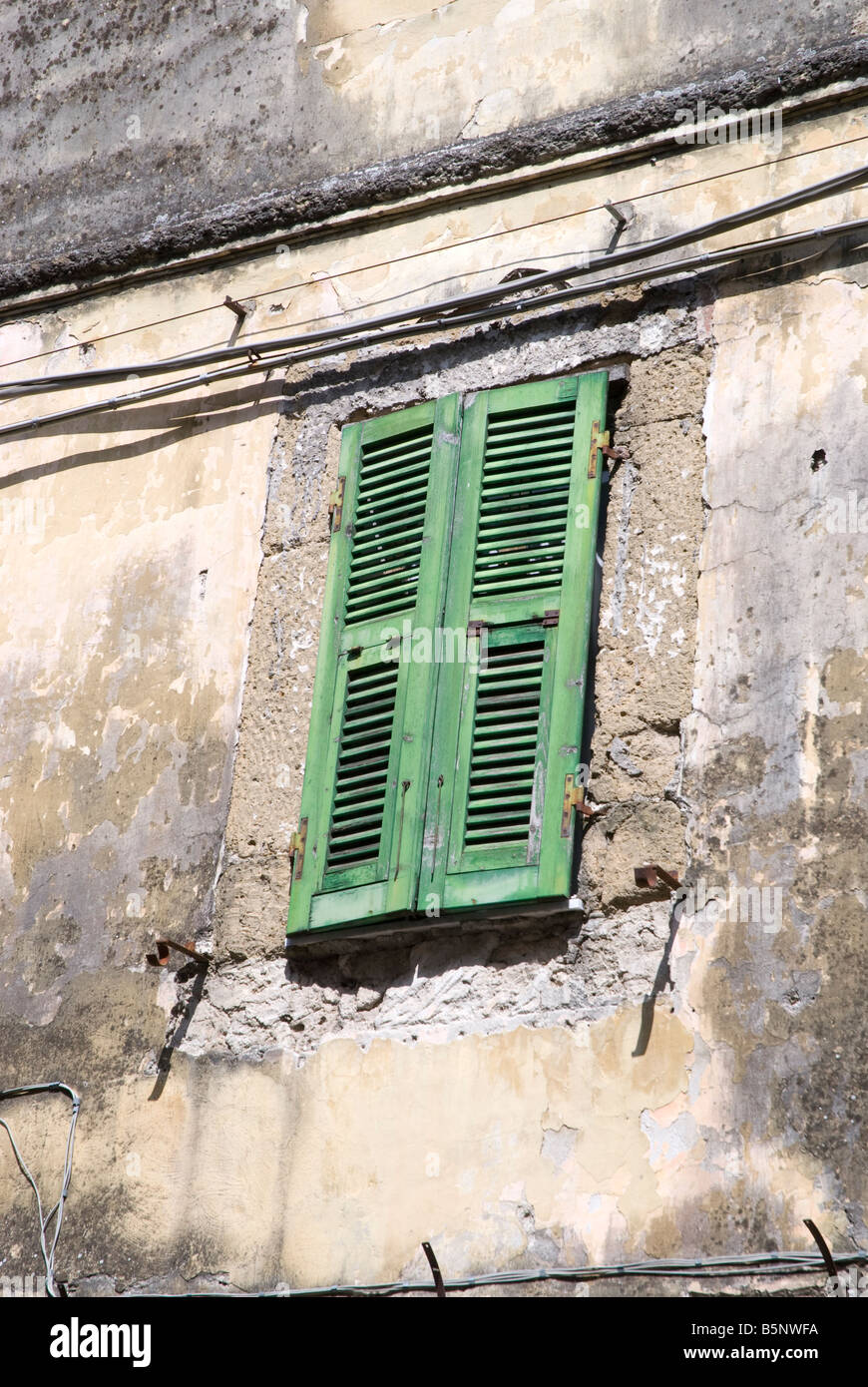 Fenêtre à volets italiens Banque D'Images