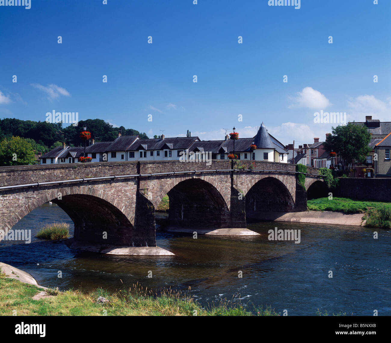 Pont au-dessus de la rivière Usk, dans la ville de Usk dans Monmounthshire, Galles du Sud. Banque D'Images