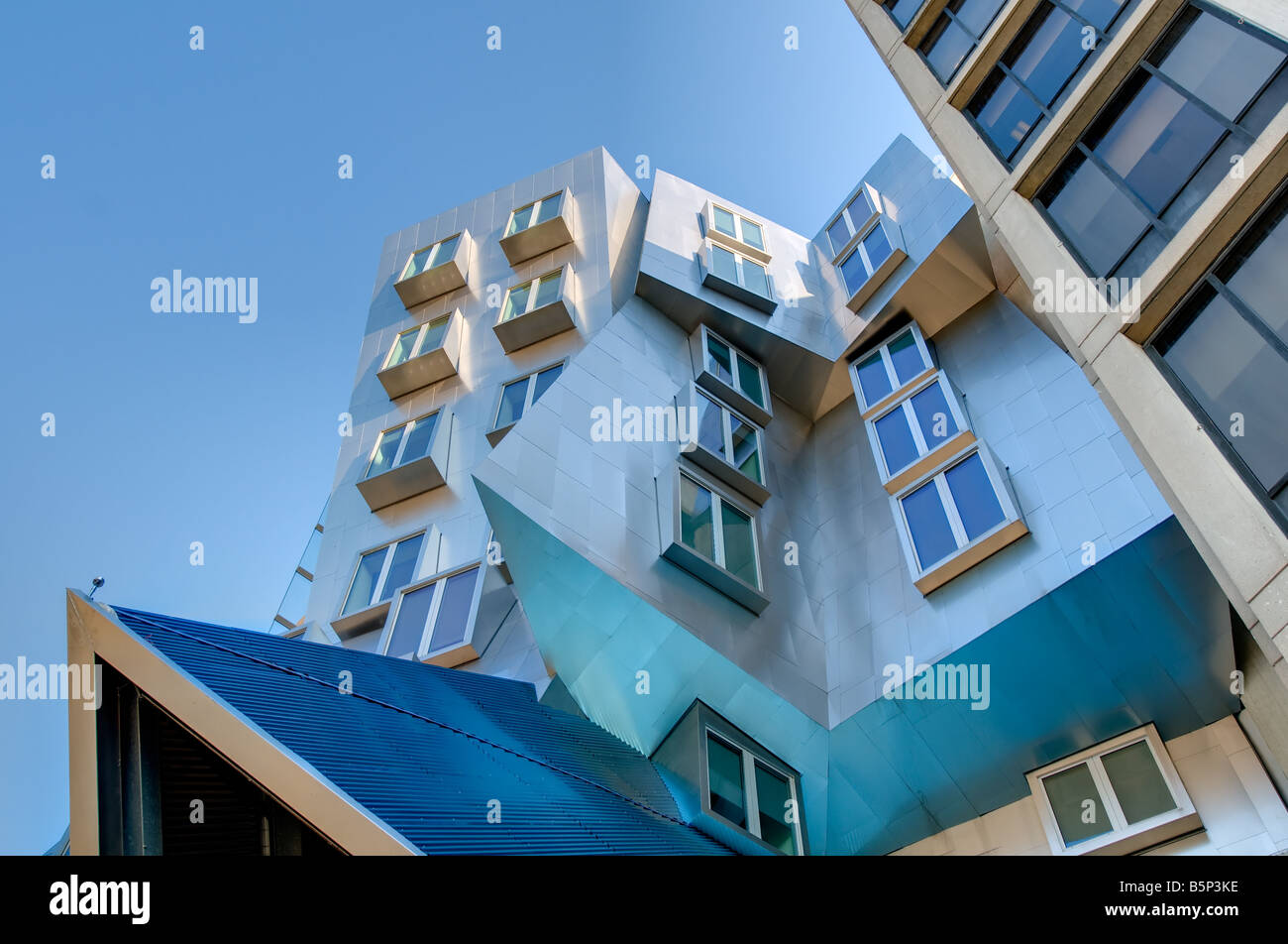 Une dynamique élevée vue de Frank Gehry s Ray et Maria Stata center sur le campus de l'Institut de Technologie du Massachusetts dans la came Banque D'Images