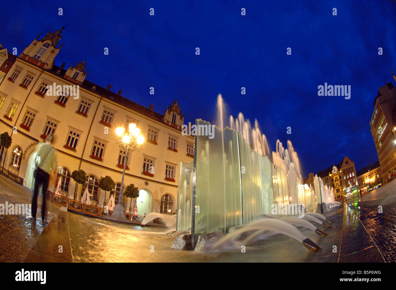 Fontaine, place de 'Main', Wroclaw, Pologne Banque D'Images