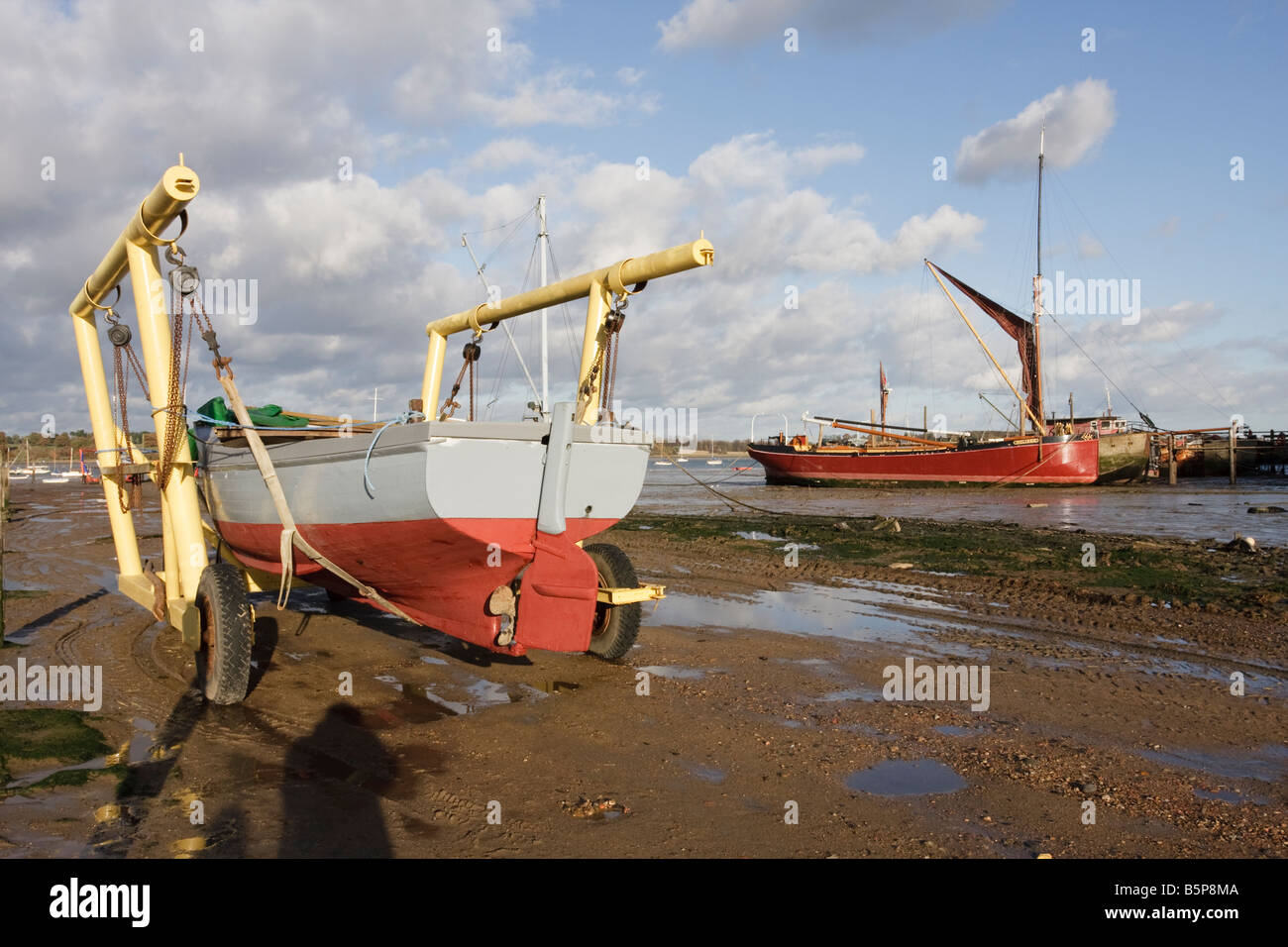 Bateau de pêche berceau lancement marée basse Banque de photographies et  d'images à haute résolution - Alamy