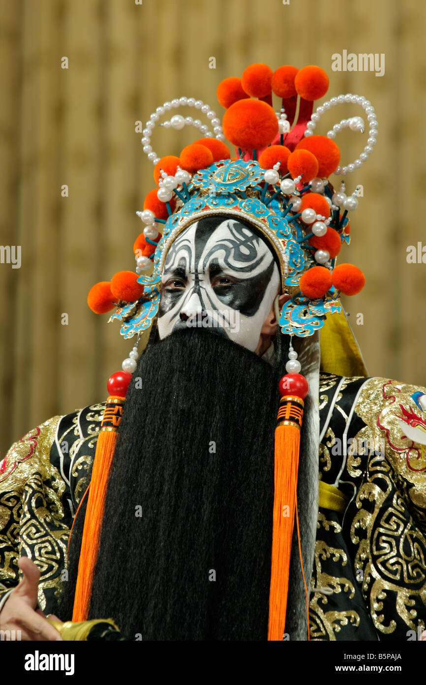 Portez acteur masculin dans le célèbre opéra chinois (Opéra de Pékin), Beijing, Chine Banque D'Images