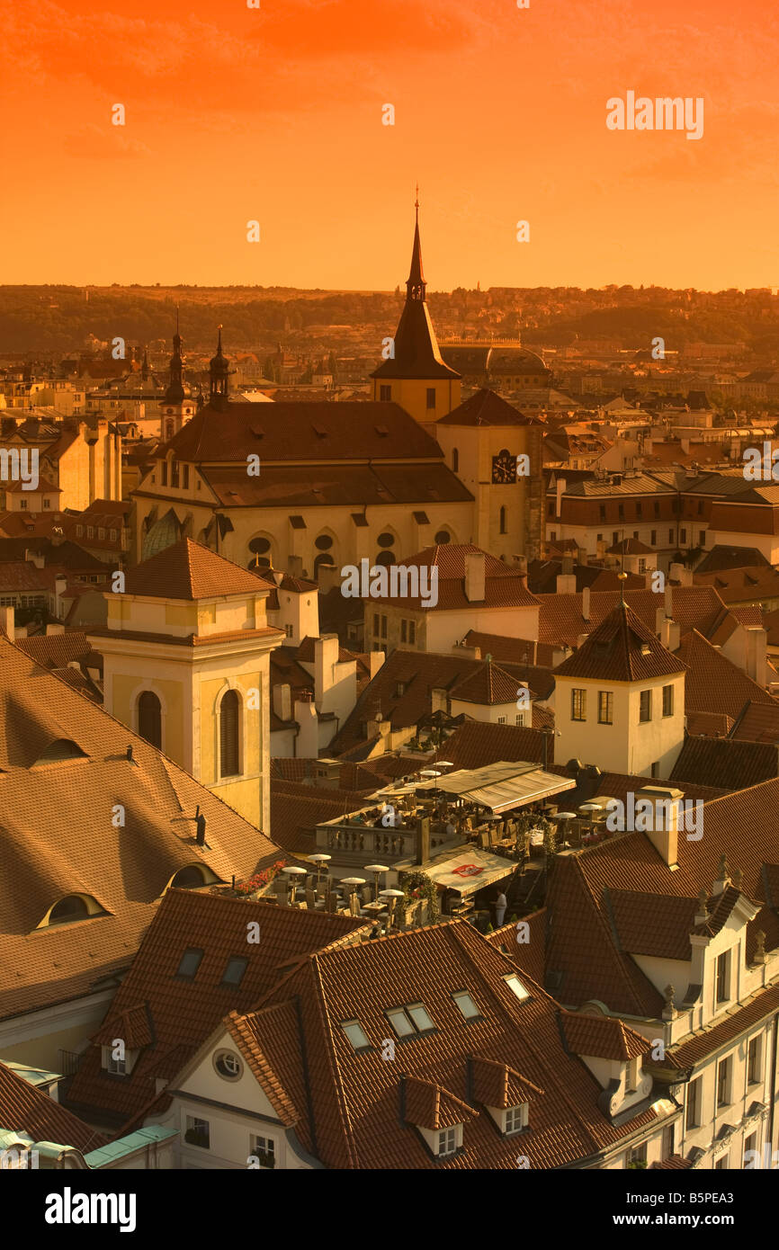 RESTAURANT SUR LE TOIT Staromestske namesti PRAGUE PRAHA RÉPUBLIQUE TCHÈQUE Banque D'Images