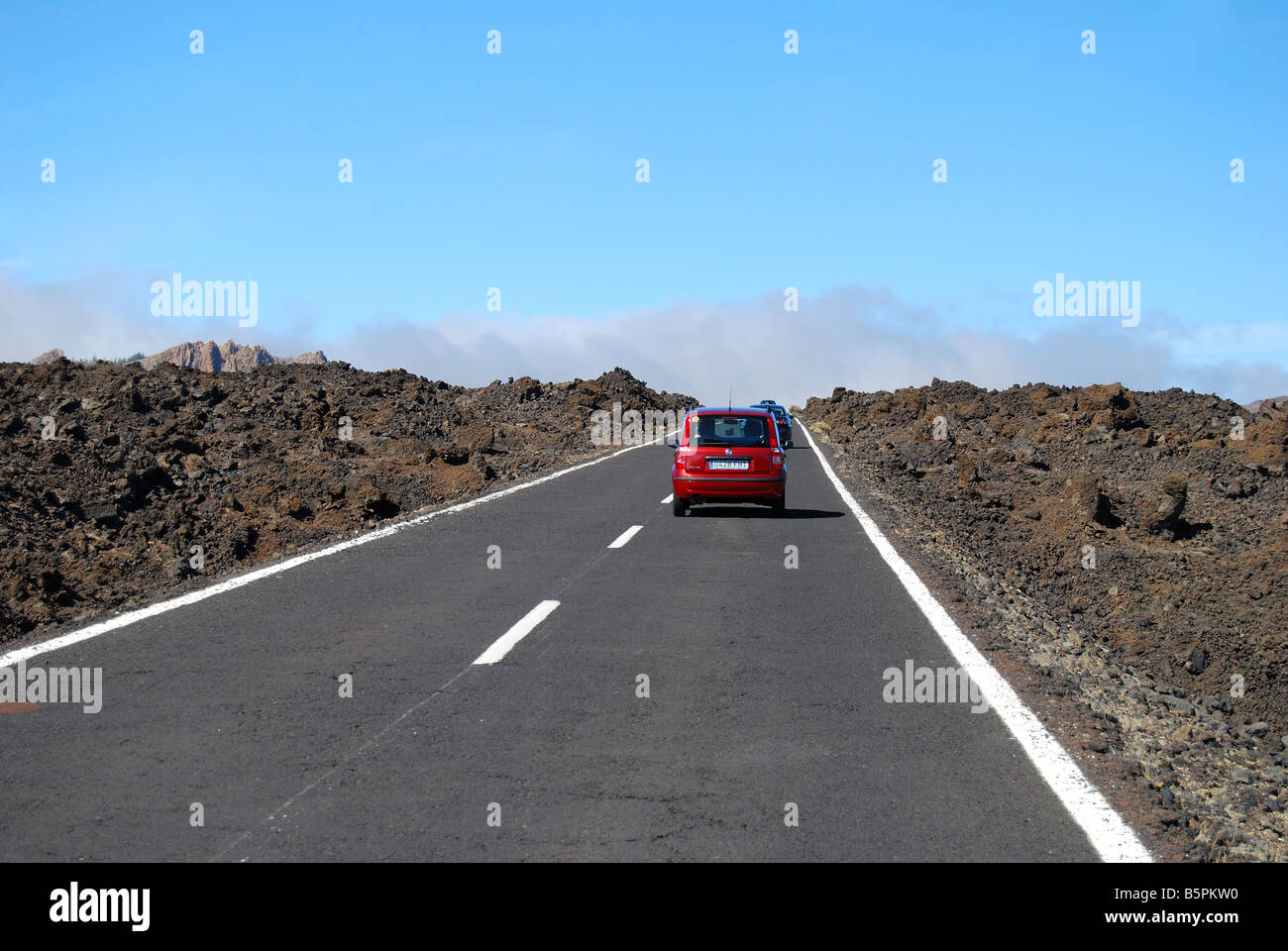 Route à travers des champs de lave, Parque Nacional del Teide, Tenerife, Canaries, Espagne Banque D'Images